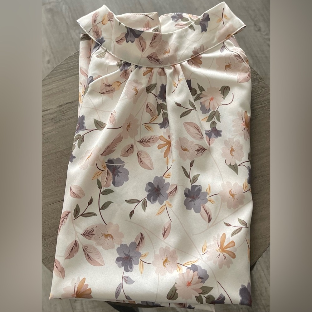 Feminine Floral Halter Tank - Picture 7 of 8